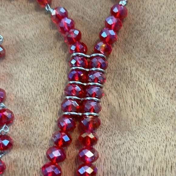 Gorgeous pink/Red Aurora Botealis 30” faceted bead dangle necklace